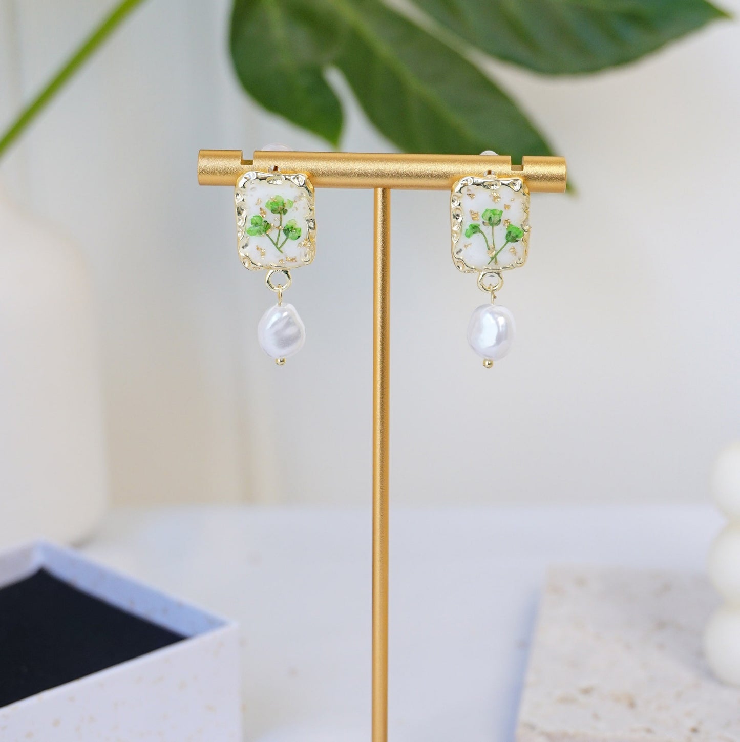 Blue Baby’s Breath Faux Pearl Earring