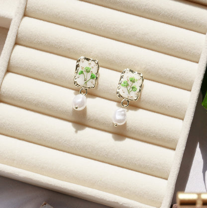 Blue Baby’s Breath Faux Pearl Earring