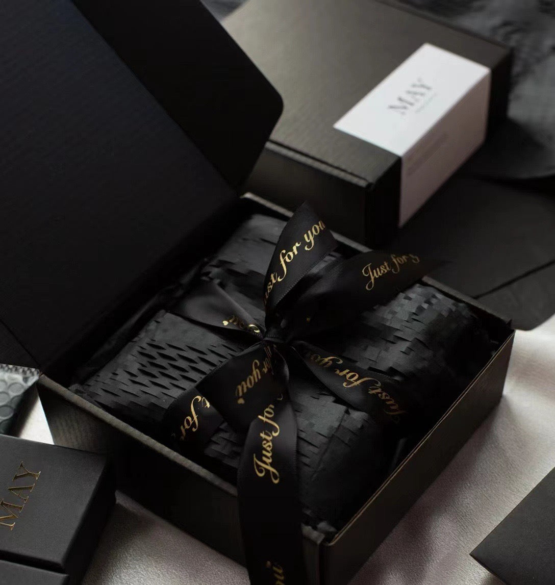 Discover sleek black airplane packaging boxes, perfect for wedding proposals or small business packaging solutions, combining elegance and functionality for any occasion.