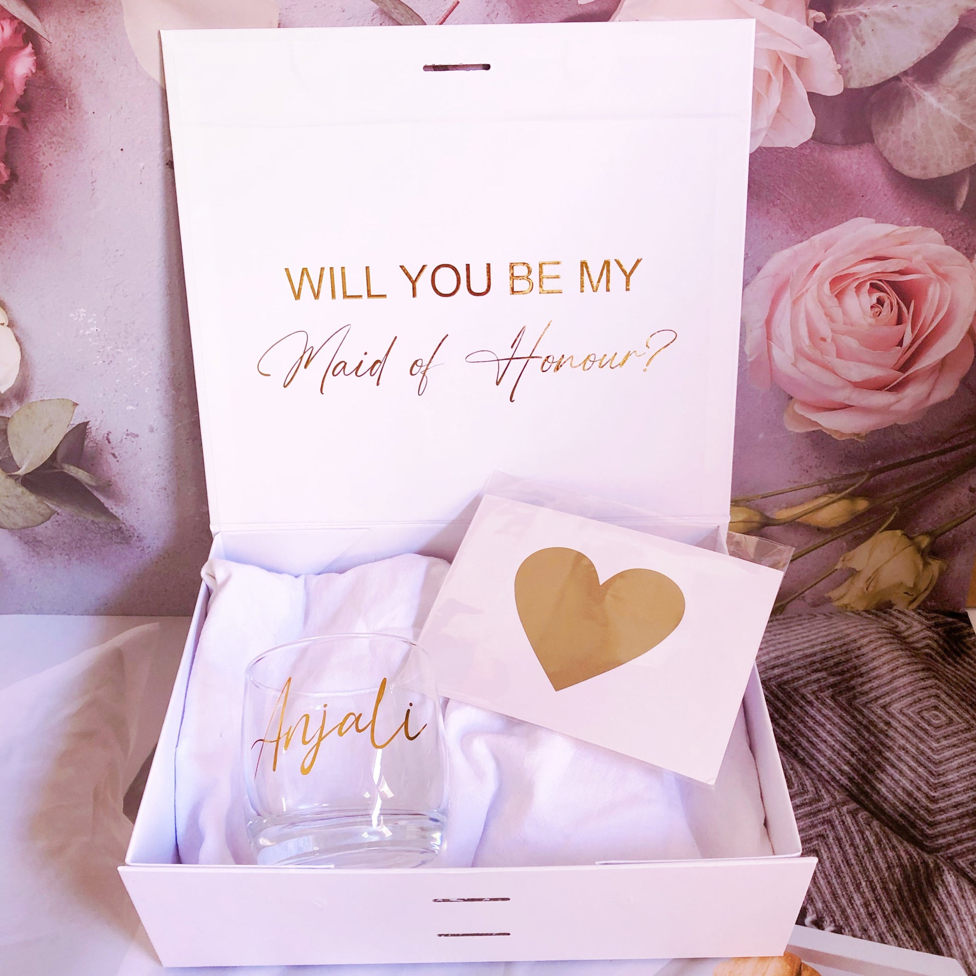 Bridesmaid/ Maid of Honour proposal gift box. Our gift box offering a thoughtful and stylish gift for any special occasion.