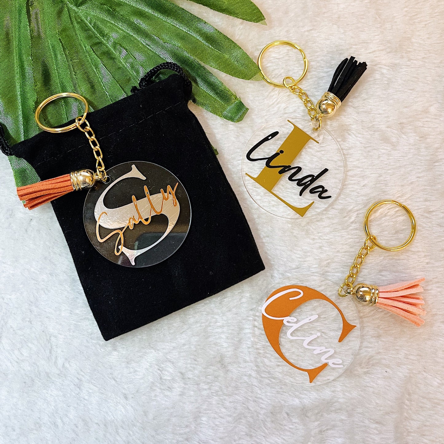 Discover the perfect personalized acrylic keyring for kids or flower girls, featuring custom vinyl names, available in various tassel colors, and packaged in a black velvet pouch—ideal for any special occasion.