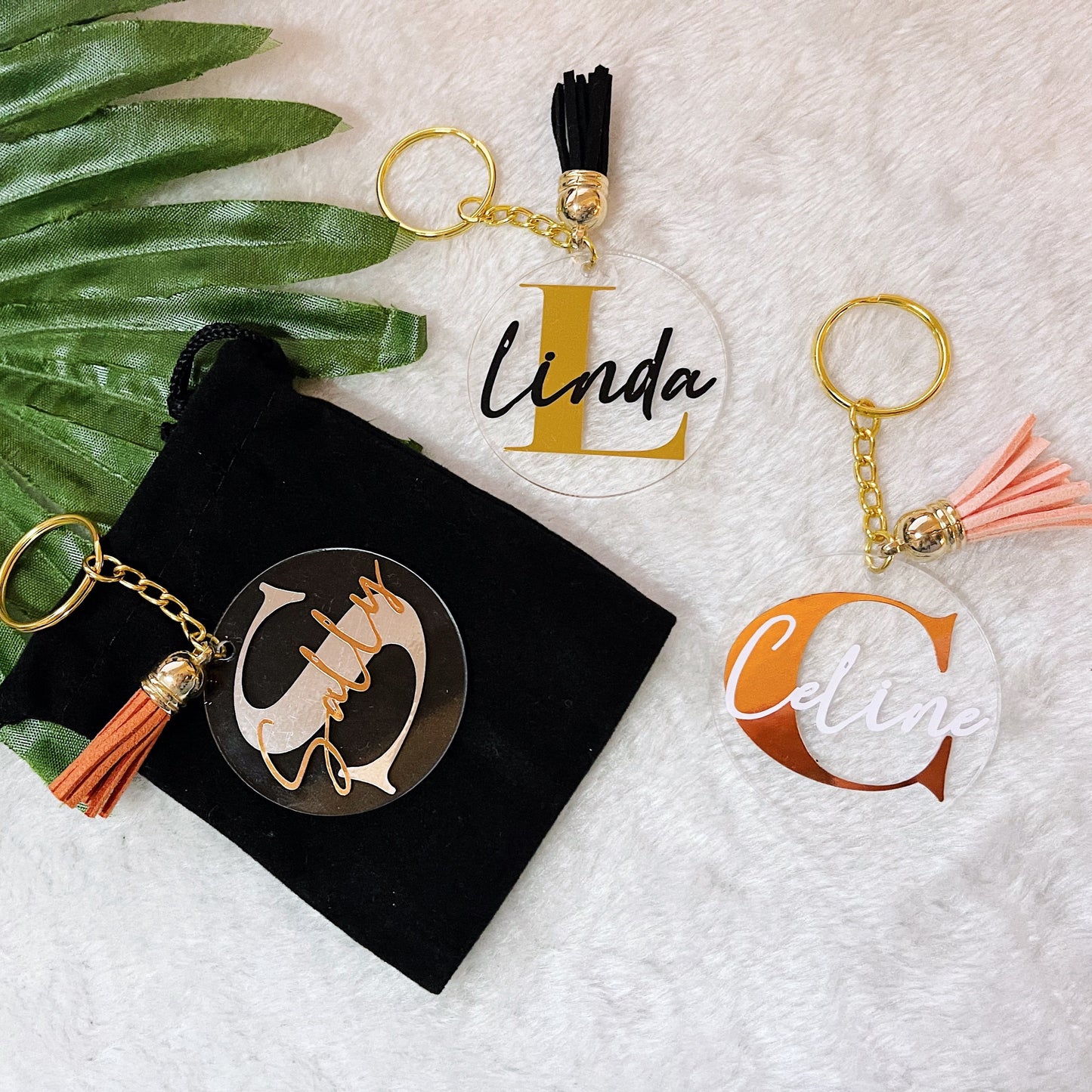 Discover the perfect personalized acrylic keyring for kids or flower girls, featuring custom vinyl names, available in various tassel colors, and packaged in a black velvet pouch—ideal for any special occasion.