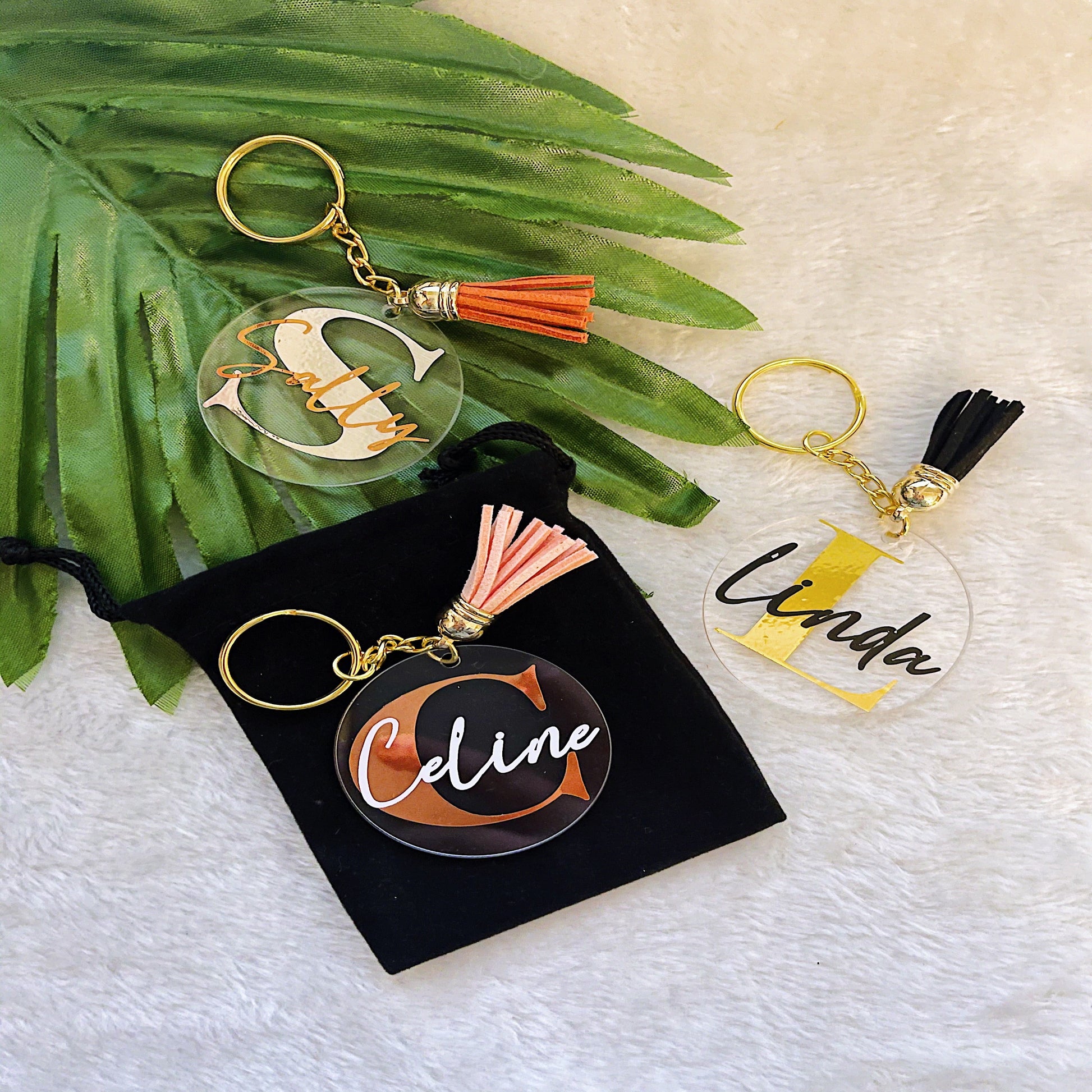 Discover the perfect personalized acrylic keyring for kids or flower girls, featuring custom vinyl names, available in various tassel colors, and packaged in a black velvet pouch—ideal for any special occasion.