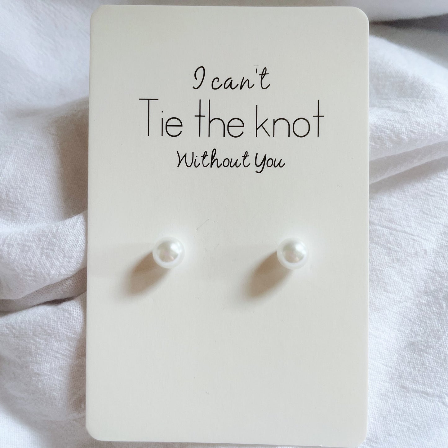 Looking for the perfect bachelorette gift? Your search ends here! Our customizable gift card paired with a stunning pair of 925 Silver earrings is the ideal choice.