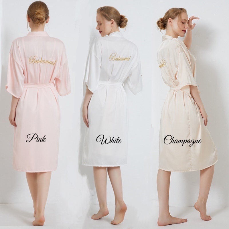 Discover our range of personalized wedding robes, perfect for adding a special touch to your big day or gifting to your bridal party, available in a variety of styles and colors.