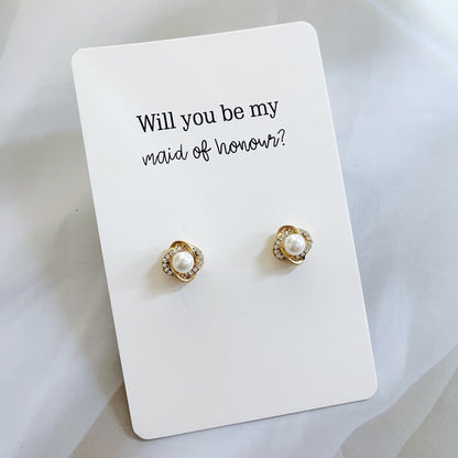 Looking for the perfect bachelorette gift? Look no further! Our customisable gift card paired with 14k gold plated earrings is exactly what you've been searching for.