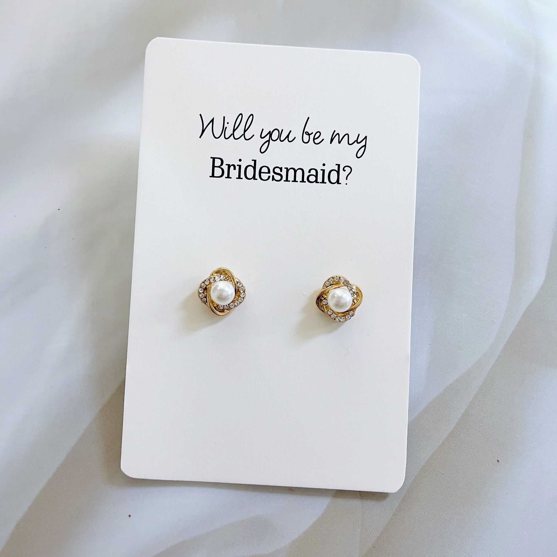 Looking for the perfect bachelorette gift? Look no further! Our customisable gift card paired with 14k gold plated earrings is exactly what you've been searching for.